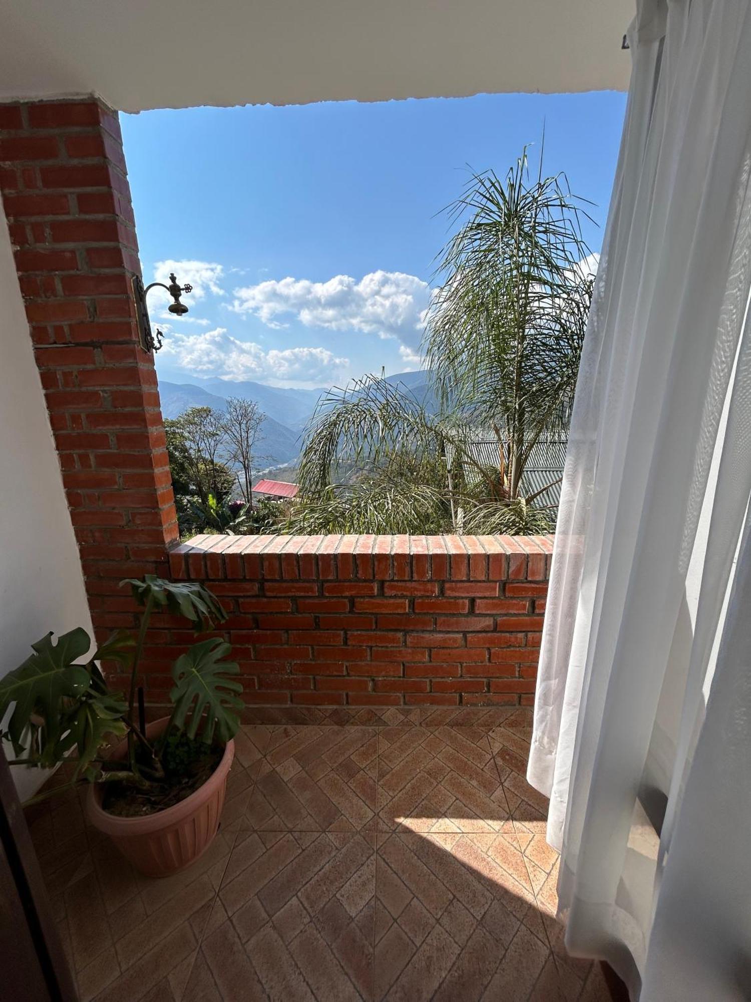 Villa Camila Hostel Coroico Esterno foto