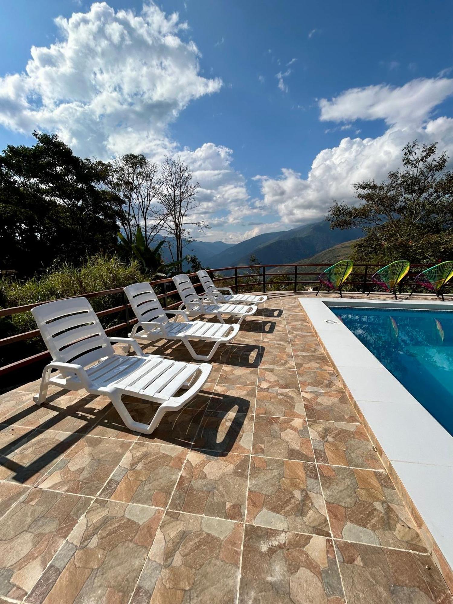 Villa Camila Hostel Coroico Esterno foto