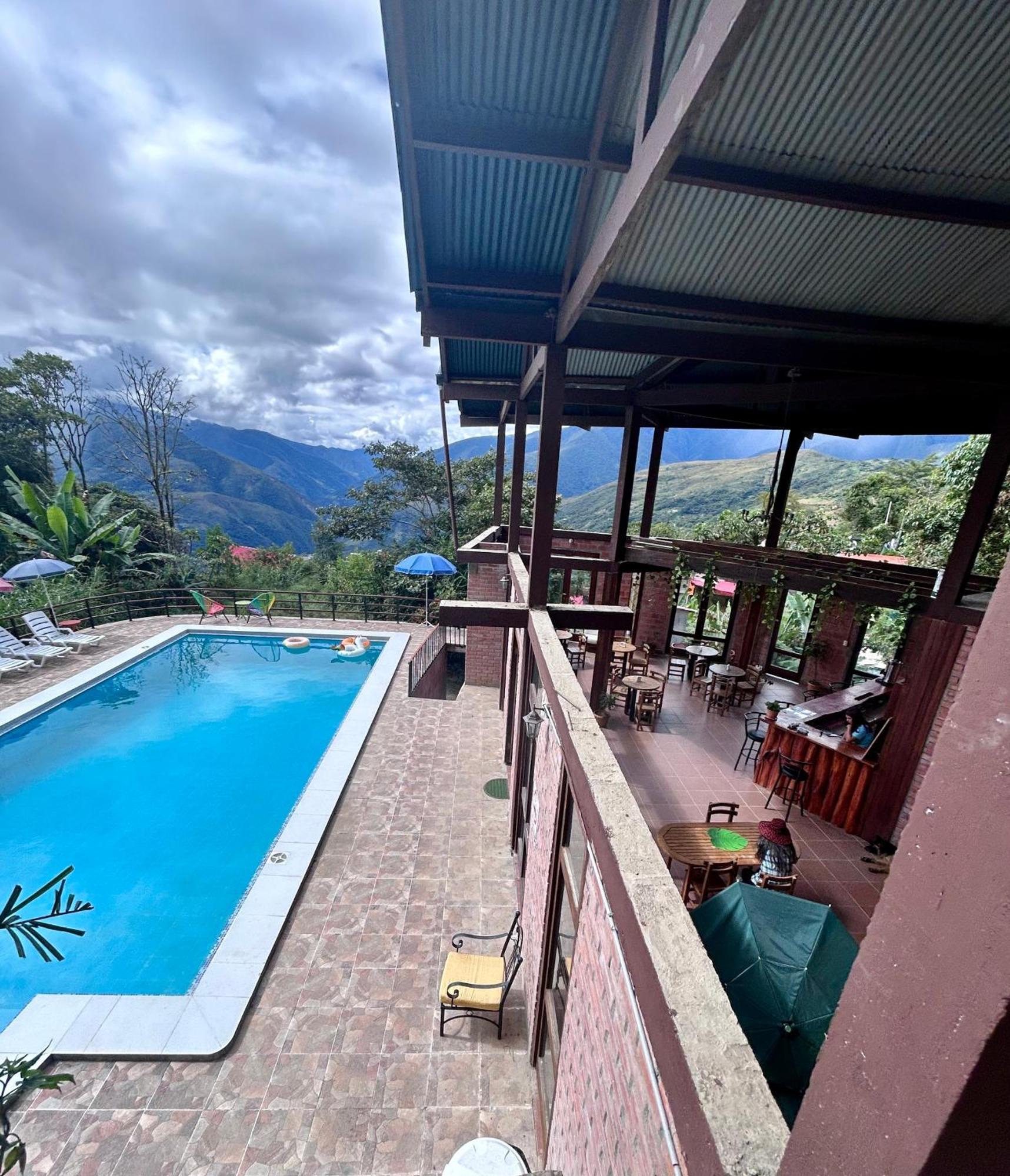 Villa Camila Hostel Coroico Esterno foto
