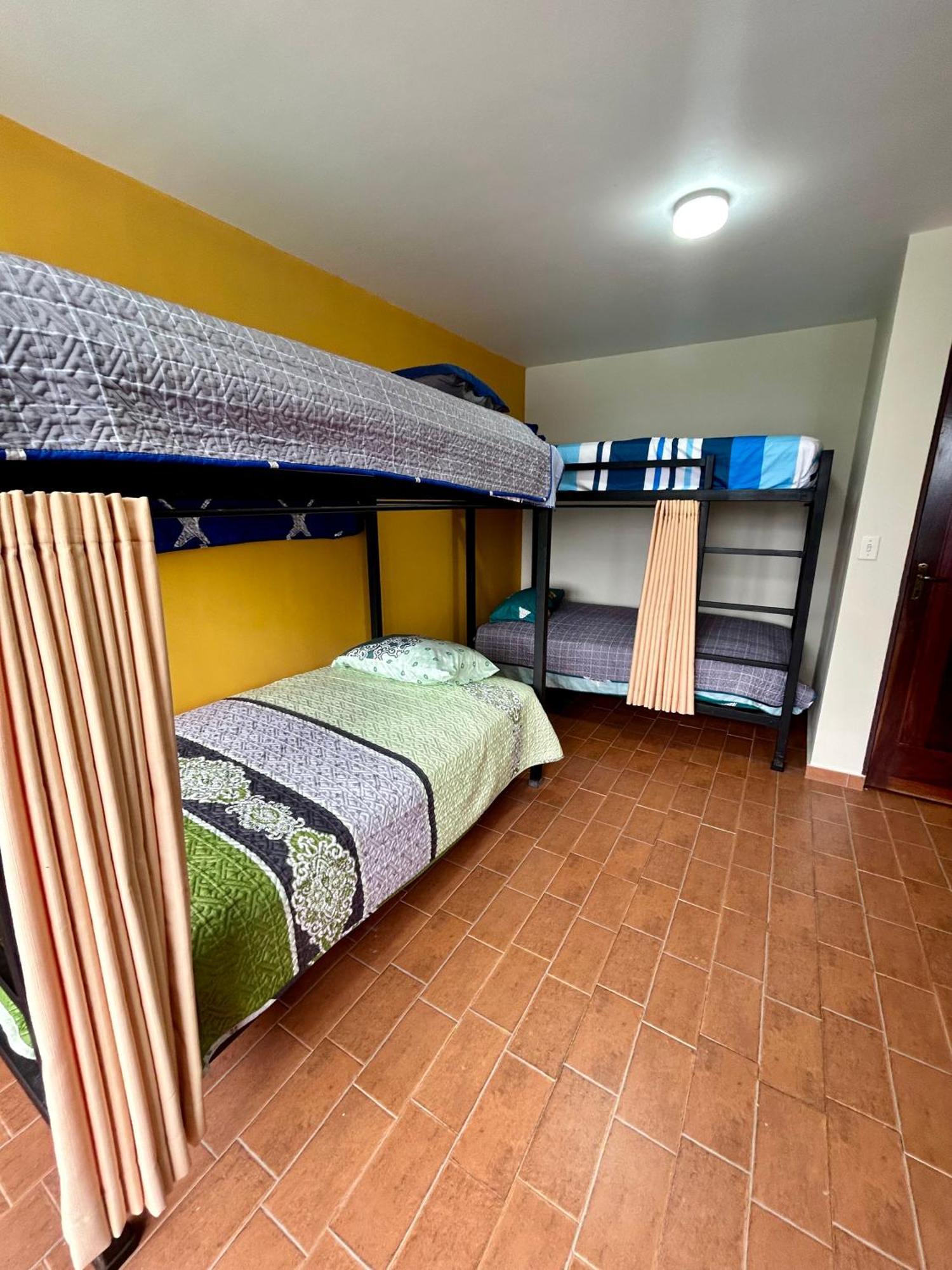 Villa Camila Hostel Coroico Esterno foto